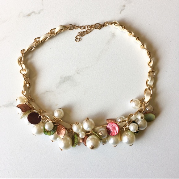 Modern Vintage Jewelry - Necklace with pearls